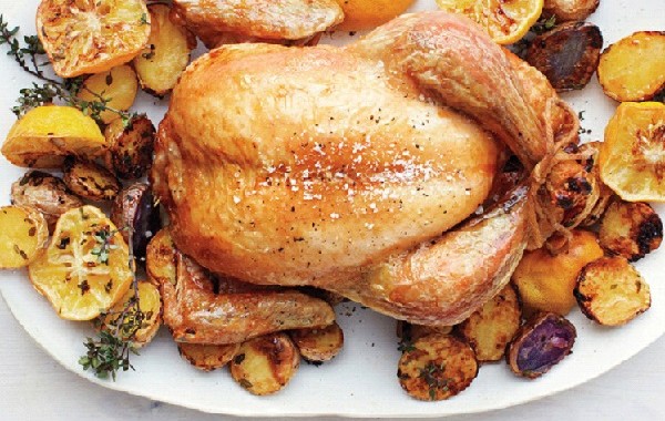 طريقة عمل دجاج محمر بالفرن مع البطاطس