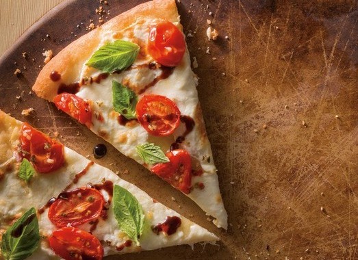 طريقة عمل عجينة البيتزا بجودة ايطالية