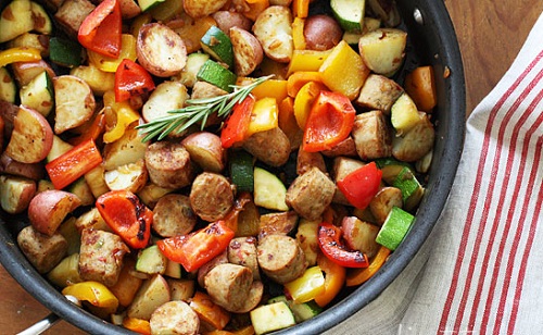 صينية خضار بالنقانق Sausage-potatoes-peppers-and-zucchini