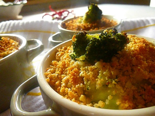 طريقة عمل طاجن البروكلي بالجبنة بالصور Mini-crumble-di-patate-e-broccoli