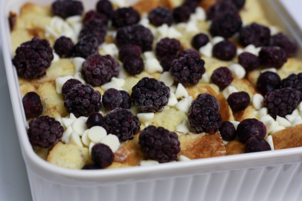  طريقة عمل خبز الشوكولاته بالتوت White-Chocolate-Berry-Bread-Pudding-step-4