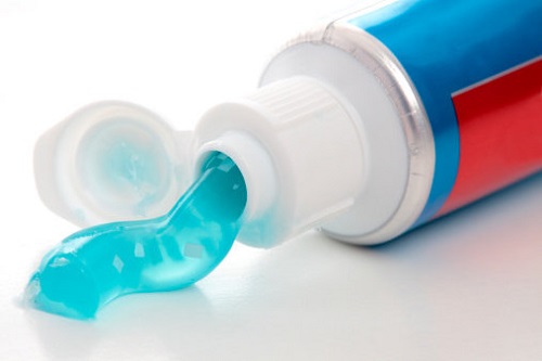 استخدامات معجون الأسنان