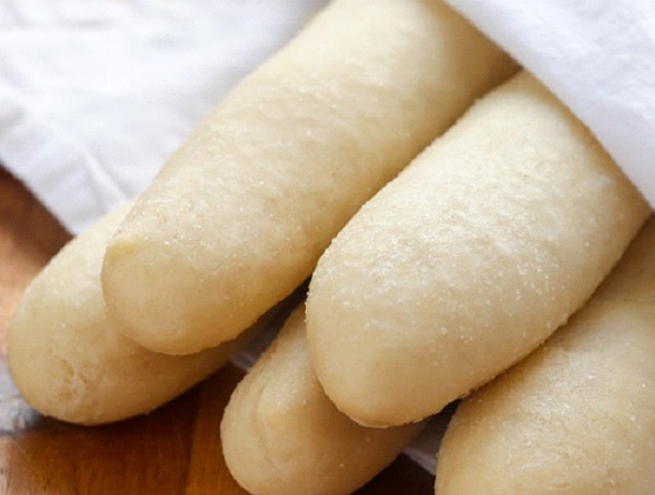 اصابع الخبز بالثوم