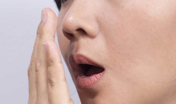 ما هي اسباب رائحة الفم الكريهة وعلاجها ؟ طريقة