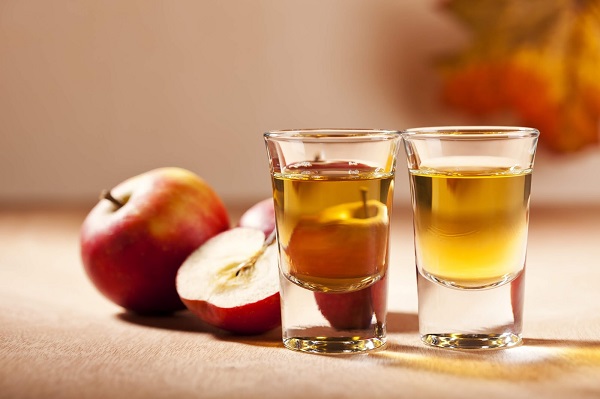 Kwarewata tare da apple cider vinegar don haɓaka gashi