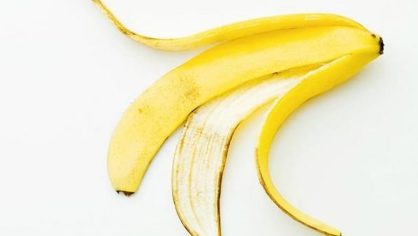 فوائد قشر الموز للبشرة