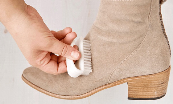 طريقة تنظيف حذاء الشامواه