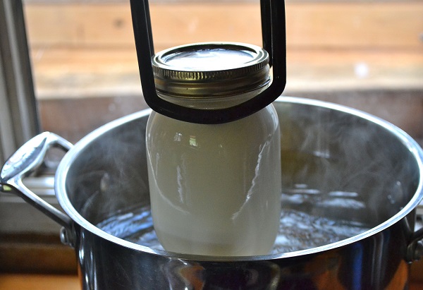 طريقة تعقيم الحليب في المنزل