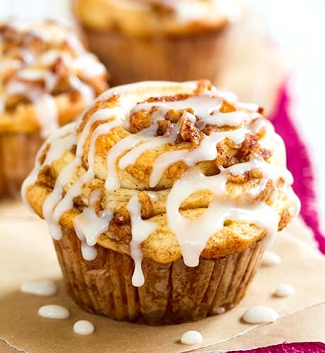 apple-cinnamon-roll-muffins-alt-color2srgb.-460x500-1.jpg